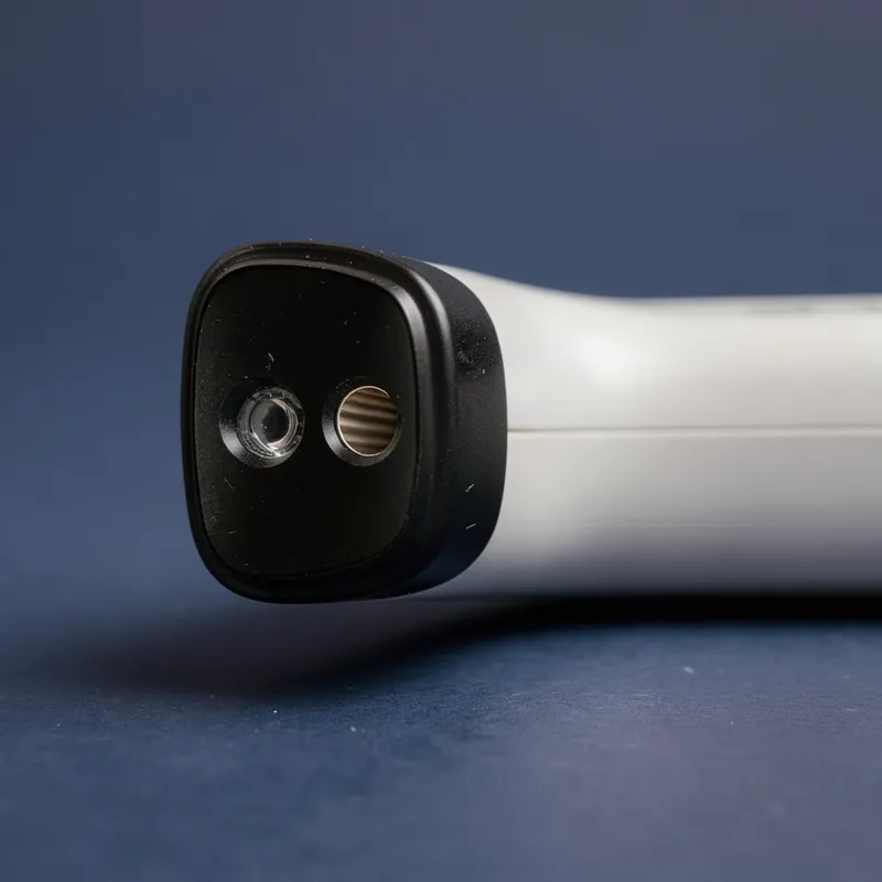 Close-up of the thermometer's sensor head
